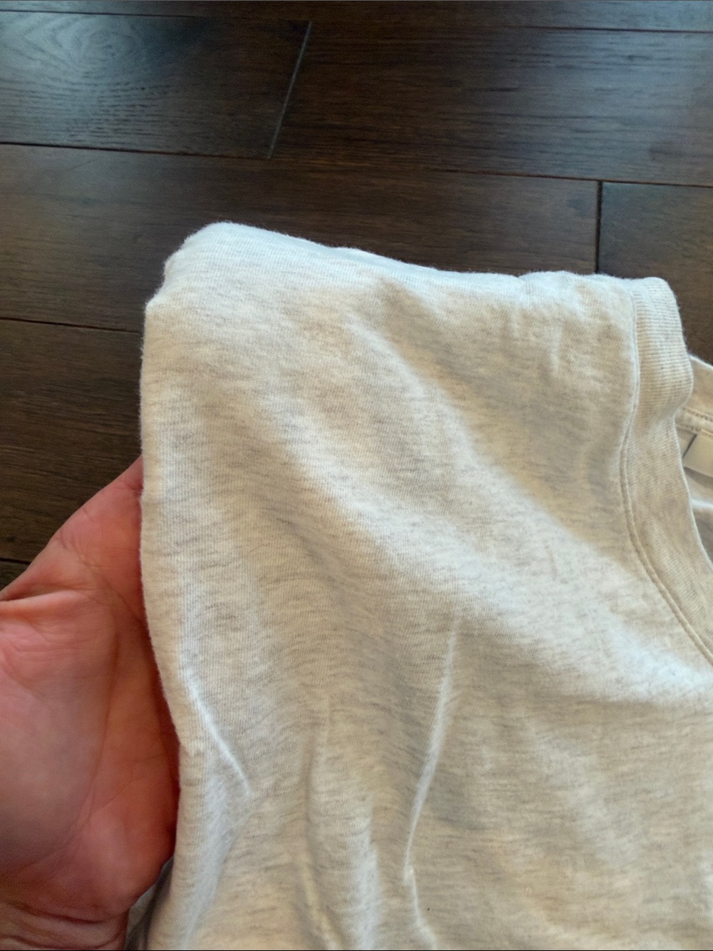 Aritzia Babaton Padded Shoulders V-Neck Top Light Gray XS C27-090 - Picture 3 of 6